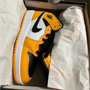 Brand new!! NEVER worn.